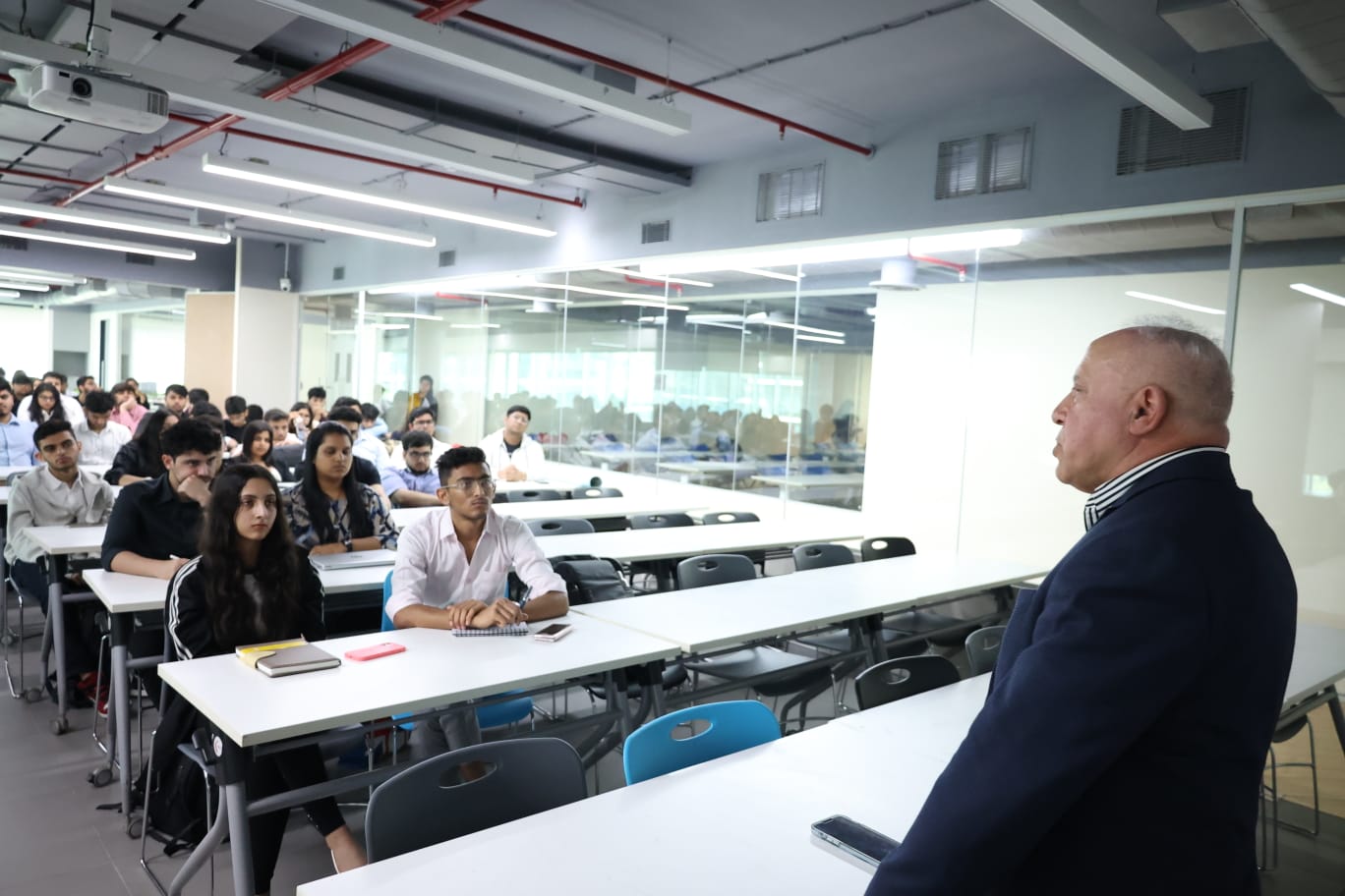 Dr. Siamak Zadeh from Golden Gate University (US) conducts a Masterclass on Disruption of Industry by Artificial Intelligence and Data Science